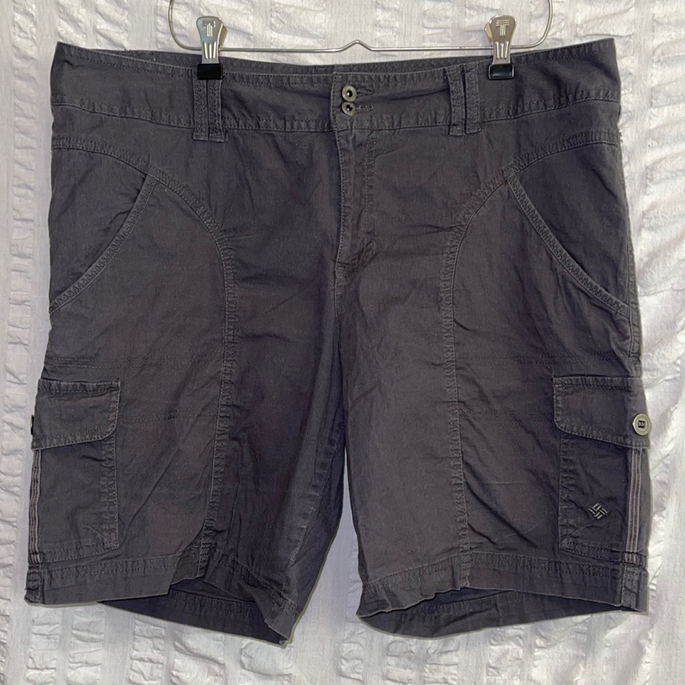 Columbia Women’s Gray Cargo Shorts